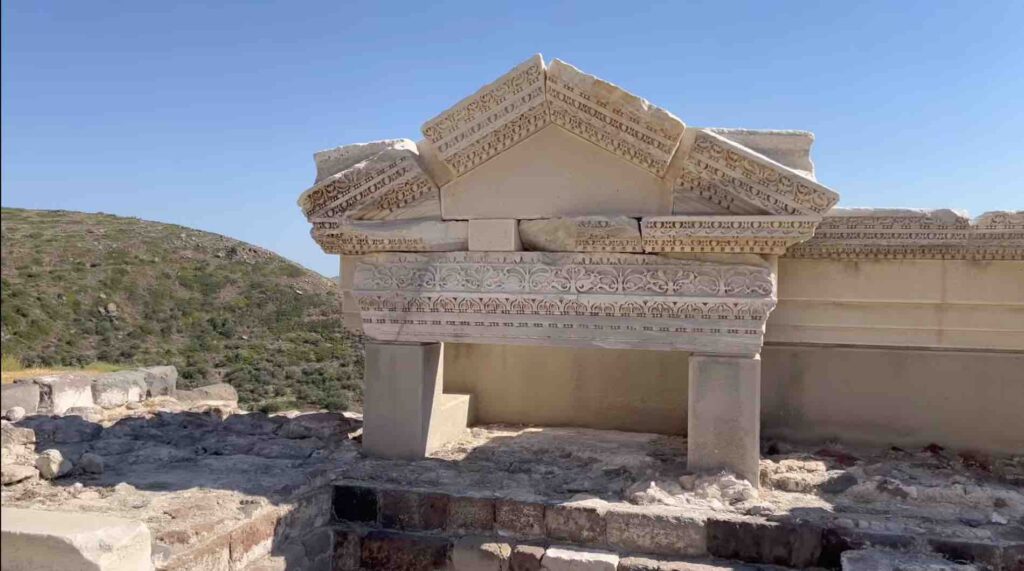 Places to Visit in Milos Greece